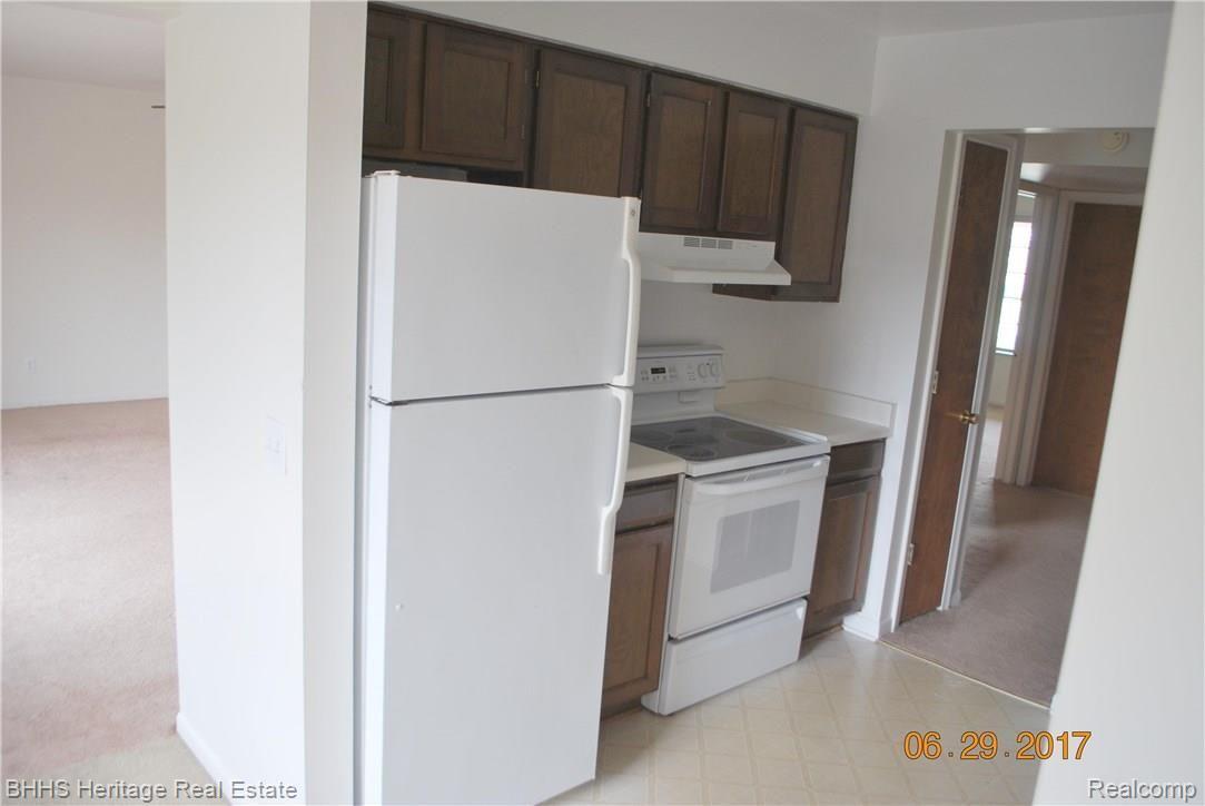 507 West Highland Road, Unit 10 Howell, MI 48843 - Photo 11 of 20 DSC_0013.JPG
