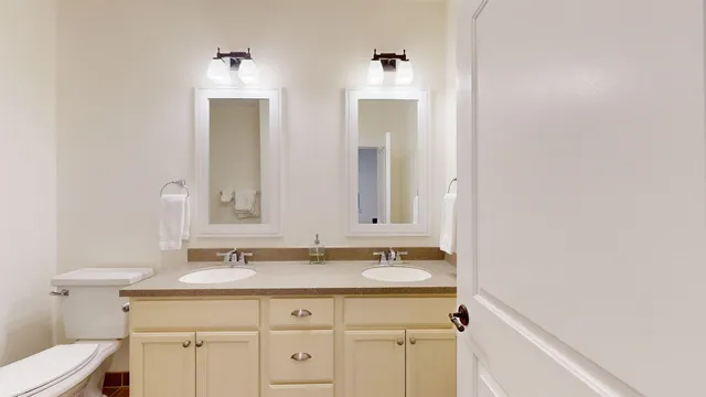 $850,000 | 70 Maple Street, Unit 205, Middlebury, VT 05753