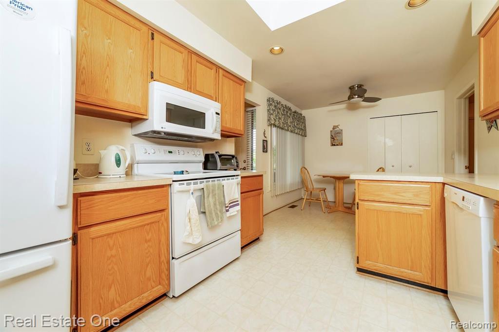 2126 London Bridge Drive Rochester Hills, MI 48307 - Photo 9 of 27