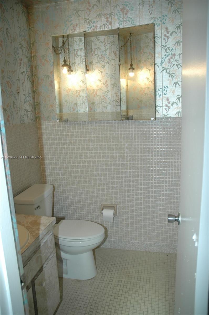 5300 Washington Street, Unit F119 Hollywood, FL 33021 - Photo 23 of 24 a bathroom with a toilet and a shower