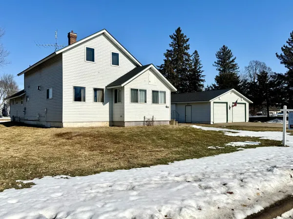 $185,000 | 611 8th Street East, Wabasha, MN 55981