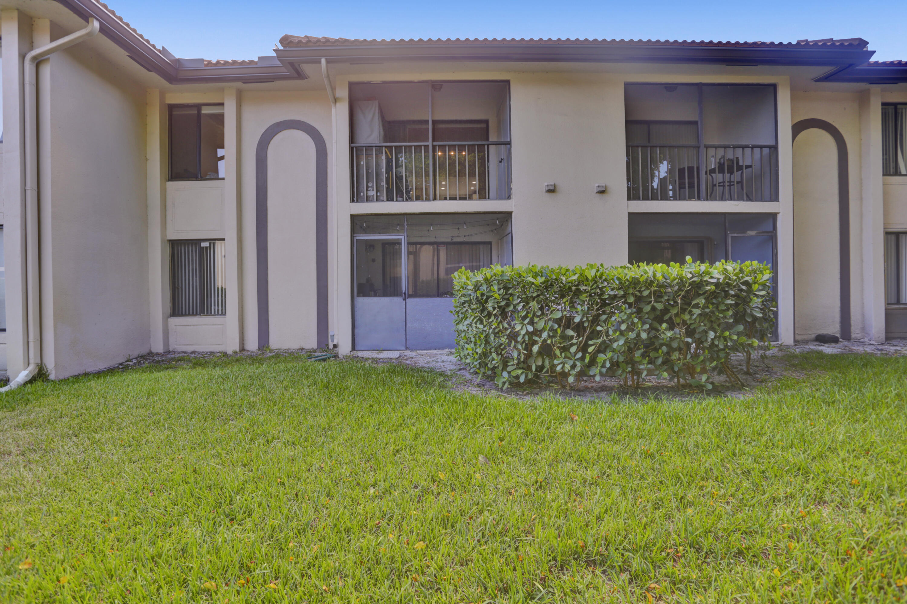 300 East Club Circle, Unit 204 Boca Raton, FL 33487 - Photo 35 of 39 Garden Area