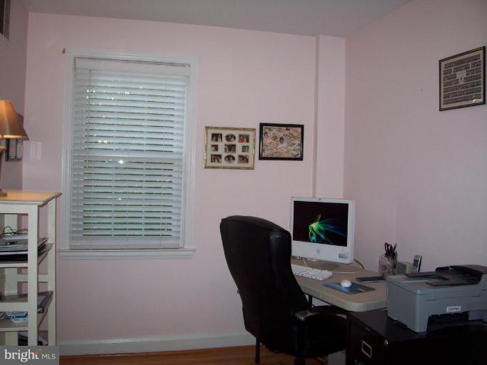 156 Dumbarton Road Baltimore, MD 21212 - Photo 12 of 14 a view of a workspace with furniture
