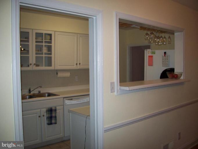 156 Dumbarton Road Baltimore, MD 21212 - Photo 5 of 14 a utility room with washer and dryer