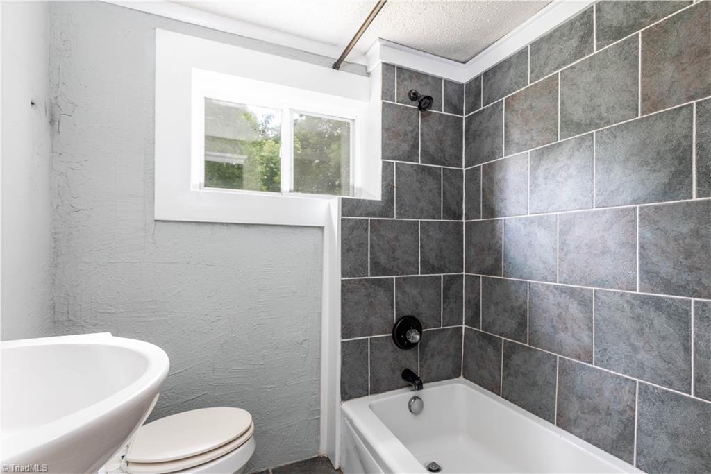 208 Albertson Road Thomasville, NC 27360 - Photo 13 of 19 Gallery Image 13