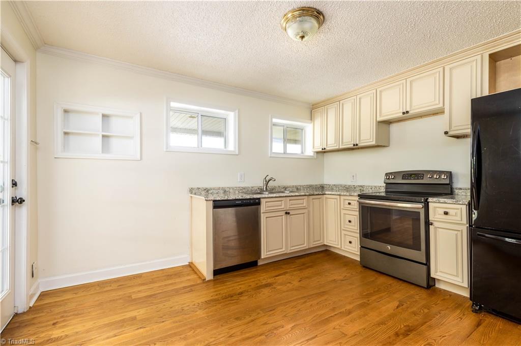 208 Albertson Road Thomasville, NC 27360 - Photo 5 of 19 Gallery Image 5