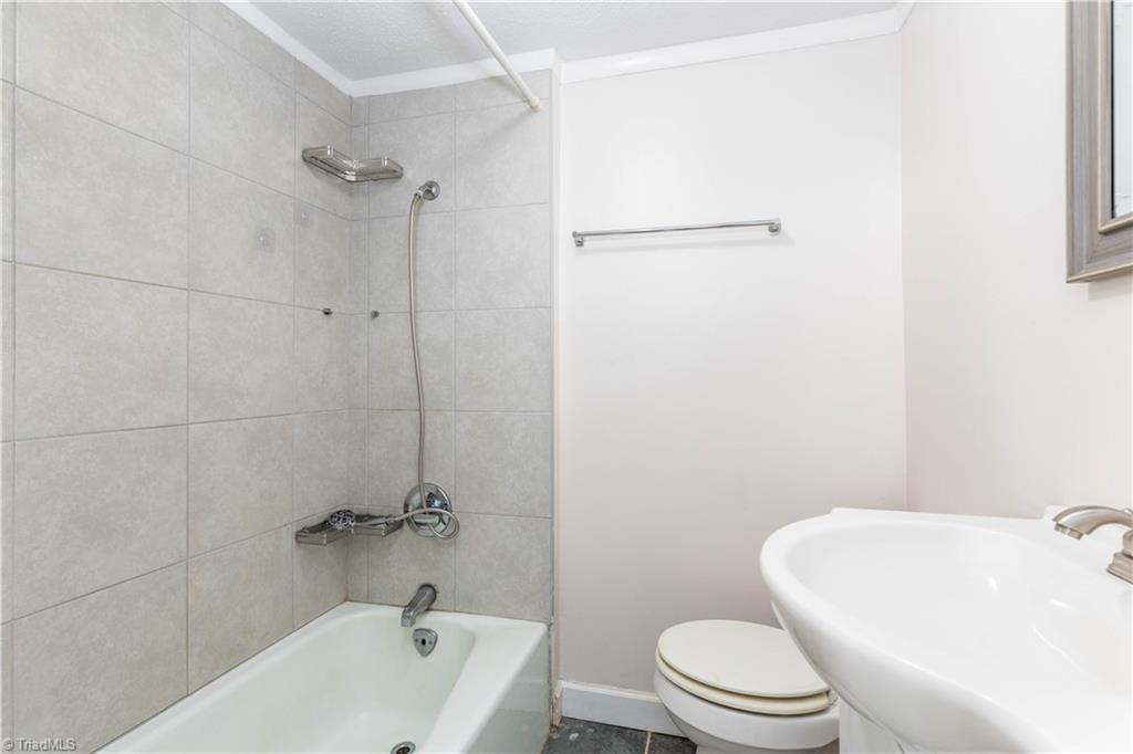 208 Albertson Road Thomasville, NC 27360 - Photo 10 of 19 Gallery Image 10