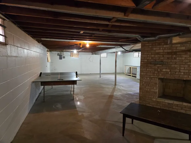 a view of a livingroom with furniture