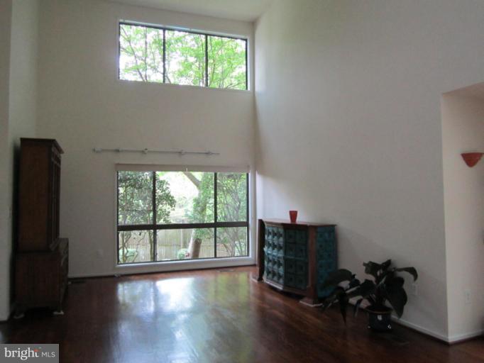 9309 Friars Road Bethesda, MD 20817 - Photo 5 of 19 Living Room