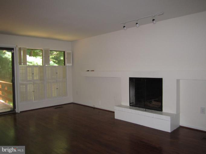 9309 Friars Road Bethesda, MD 20817 - Photo 10 of 19 Family Room
