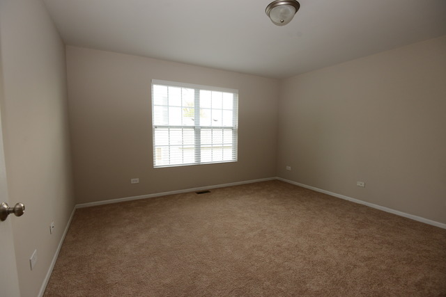 528 Wynbrooke Road Romeoville, IL 60446 - Photo 14 of 25 an empty room with a window