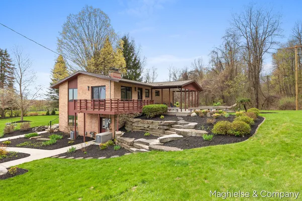 $450,000 | 9391 Summit Avenue Northeast, Rockford, MI 49341