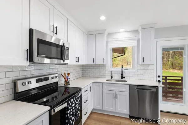 $450,000 | 9391 Summit Avenue Northeast, Rockford, MI 49341