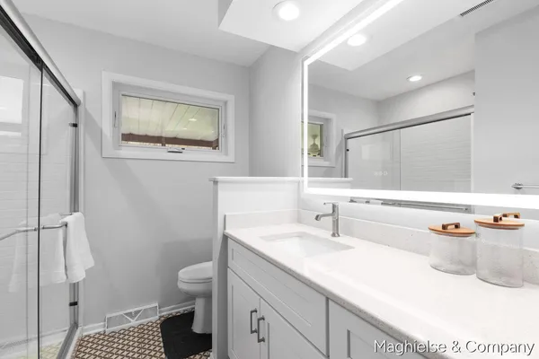 $450,000 | 9391 Summit Avenue Northeast, Rockford, MI 49341