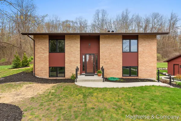 $450,000 | 9391 Summit Avenue Northeast, Rockford, MI 49341