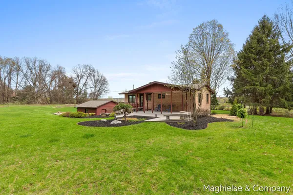 $450,000 | 9391 Summit Avenue Northeast, Rockford, MI 49341