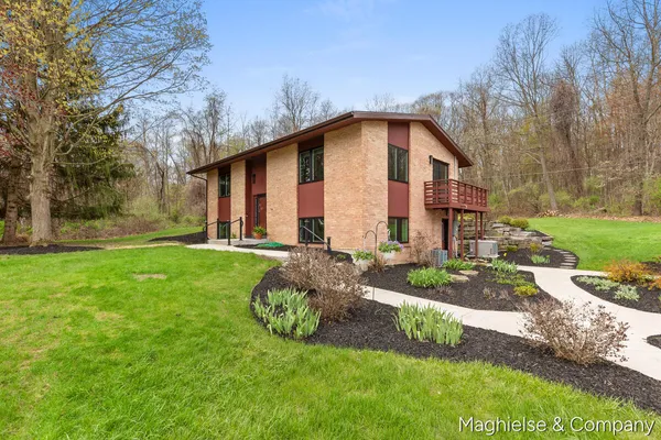 $450,000 | 9391 Summit Avenue Northeast, Rockford, MI 49341