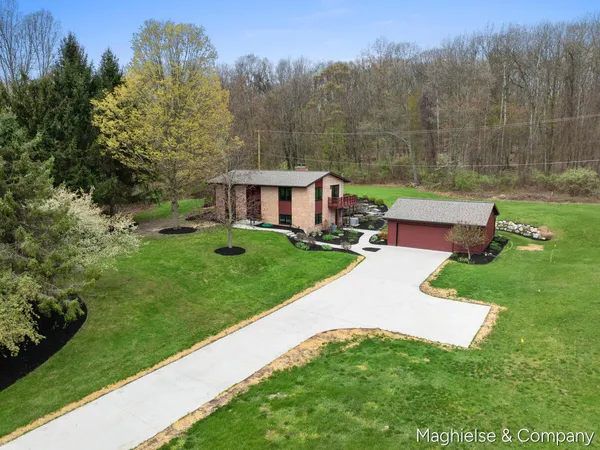 $450,000 | 9391 Summit Avenue Northeast, Rockford, MI 49341