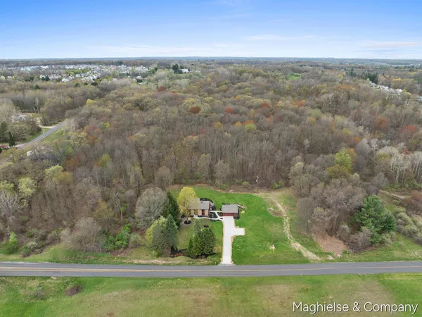 $450,000 | 9391 Summit Avenue Northeast, Rockford, MI 49341