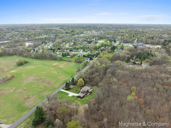$450,000 | 9391 Summit Avenue Northeast, Rockford, MI 49341