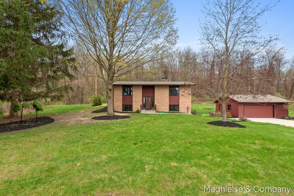 $450,000 | 9391 Summit Avenue Northeast, Rockford, MI 49341