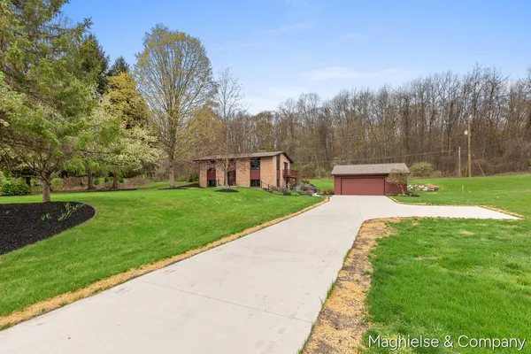 $450,000 | 9391 Summit Avenue Northeast, Rockford, MI 49341