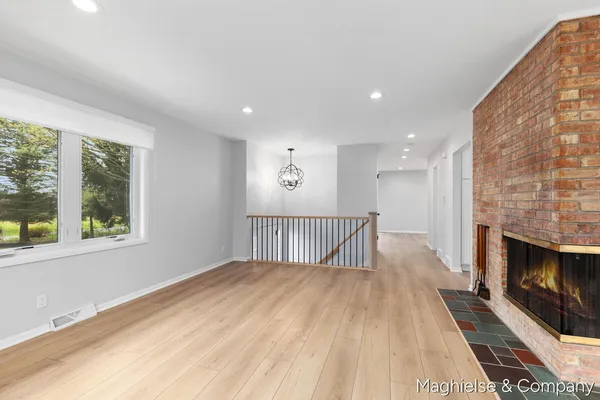 $450,000 | 9391 Summit Avenue Northeast, Rockford, MI 49341