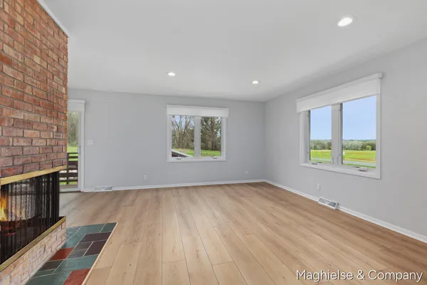 $450,000 | 9391 Summit Avenue Northeast, Rockford, MI 49341