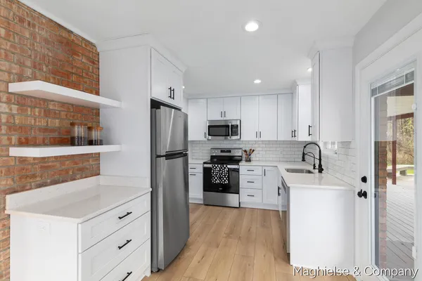 $450,000 | 9391 Summit Avenue Northeast, Rockford, MI 49341