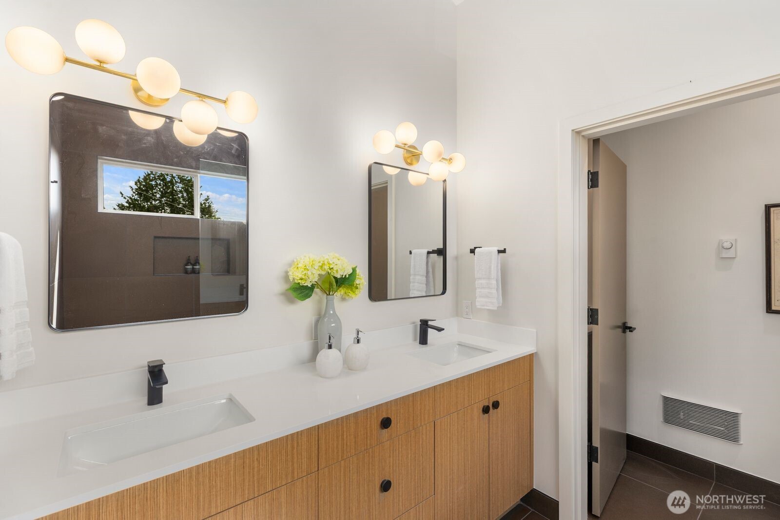3305 South Hanford Street Seattle, WA 98144 - Photo 15 of 28