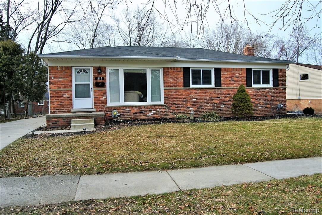 1257 Maple Drive Rochester, MI 48307 - Photo 2 of 23 DSC_0006.JPG
