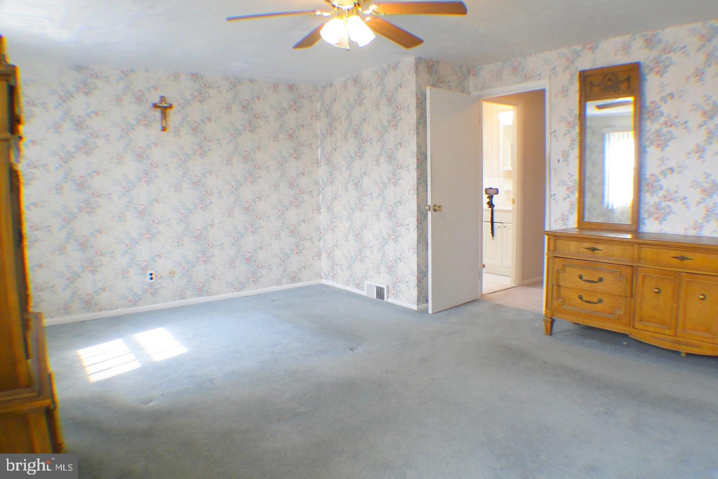 12409 Balston Road Philadelphia, PA 19154 - Photo 17 of 27