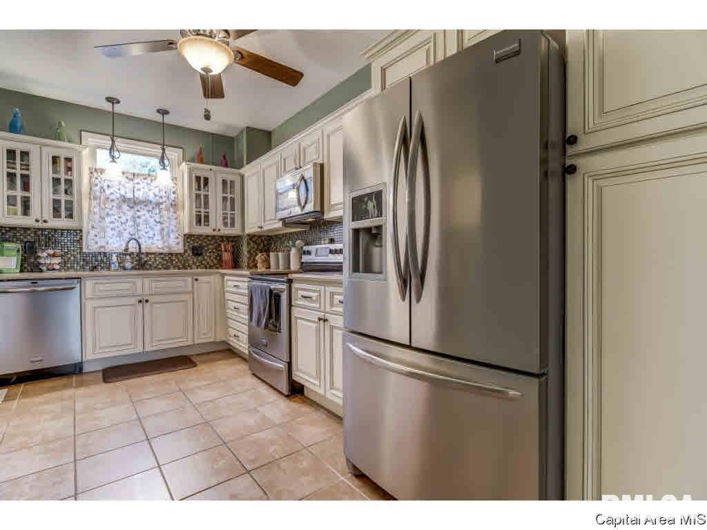 422 West Canedy Street Springfield, IL 62704 - Photo 3 of 34 Gallery Image 3