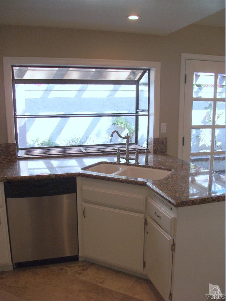 932 Thistlegate Road Oak Park, CA 91377 - Photo 10 of 28 Additional Photo