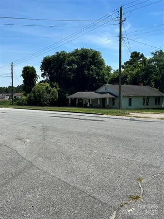 a house view with a outdoor space