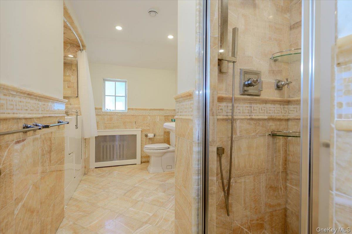 1264 Rhinelander Avenue Bronx, NY 10461 - Photo 30 of 50