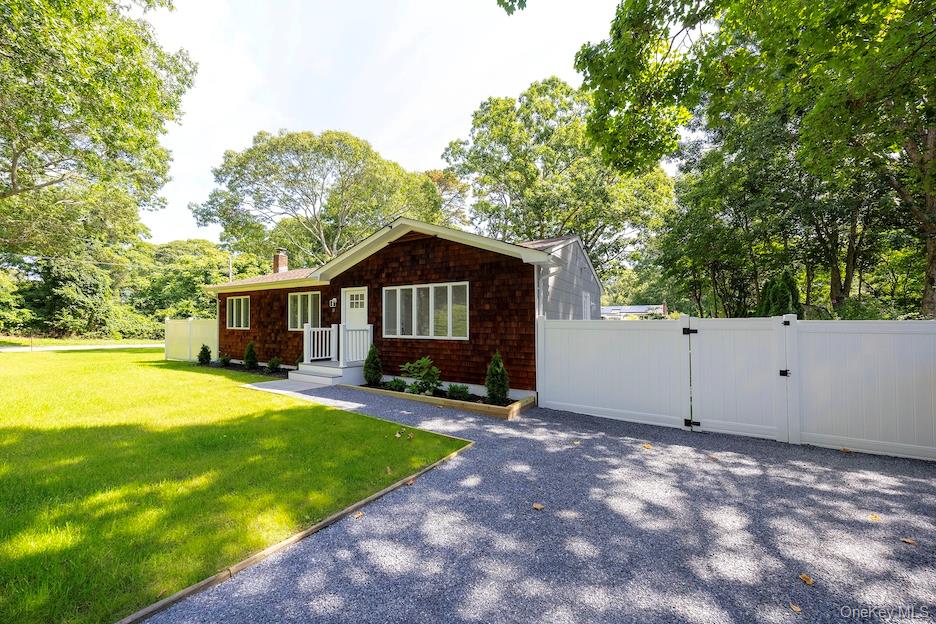 18 Easterly Road Hampton Bays, NY 11946 - Photo 2 of 21