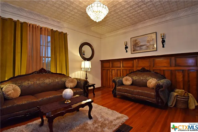 a view of an entryway with a workspace