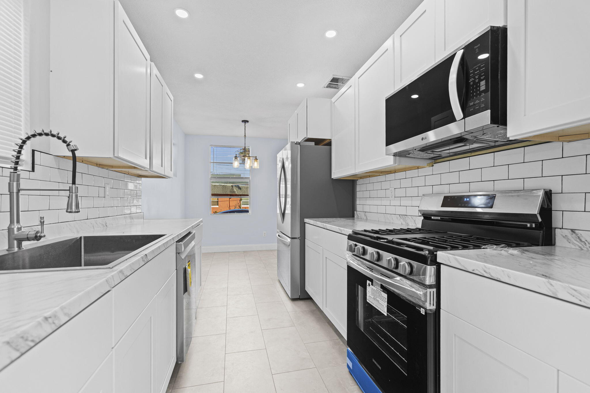 139 Alma Court Fort Pierce, FL 34950 - Photo 5 of 16 4-web-or-mls-0V8A7380