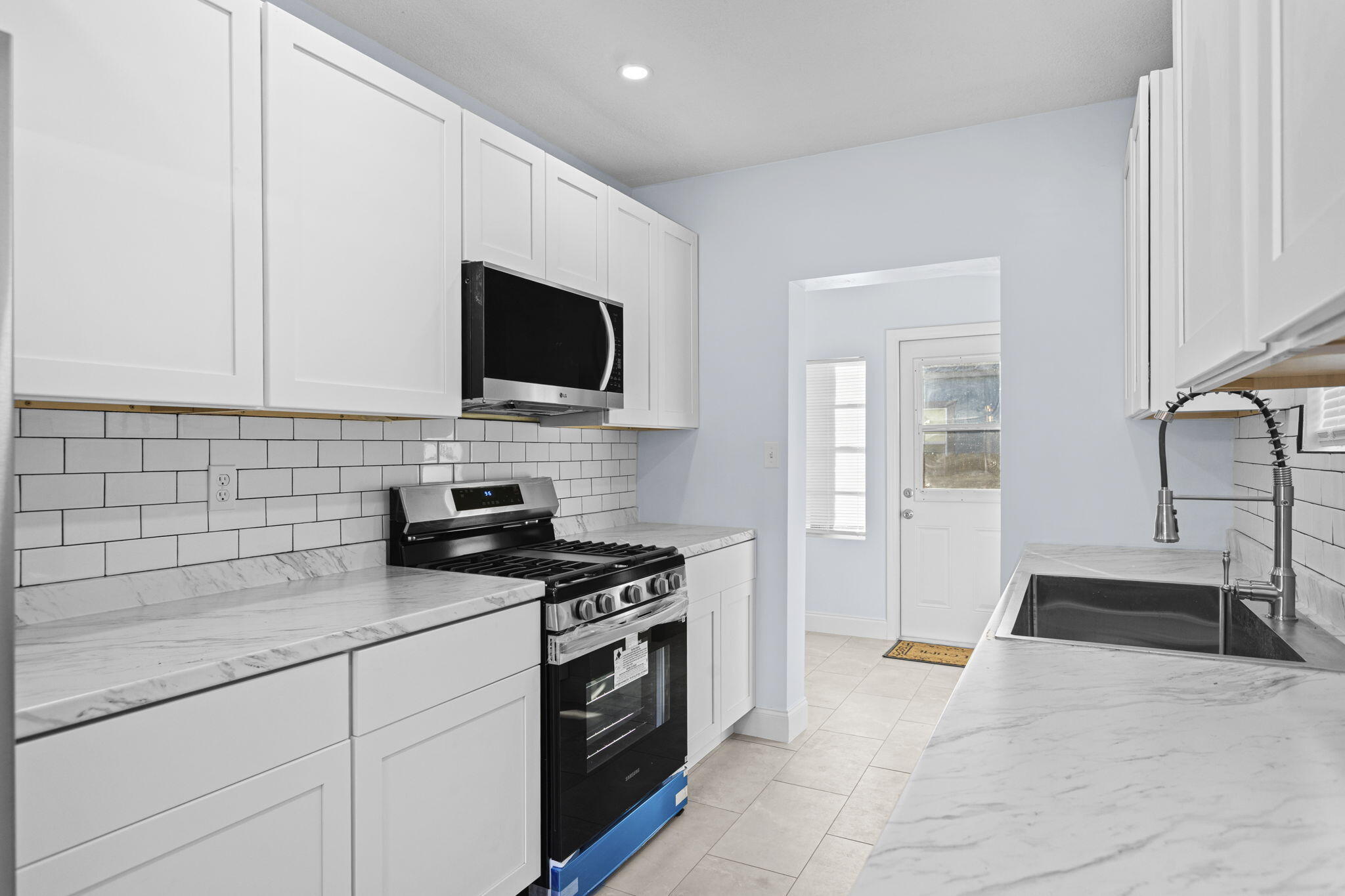 139 Alma Court Fort Pierce, FL 34950 - Photo 6 of 16 5-web-or-mls-0V8A7385