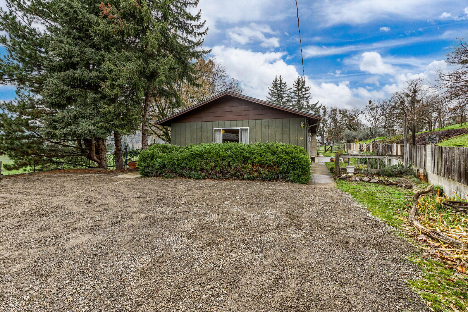 6674 Pioneer Road Medford, OR 97501 - Photo 14 of 68 12_PR_13_mls