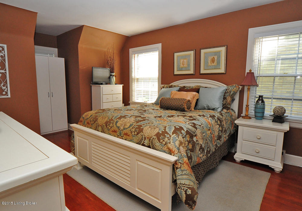 3035 Lexington Road Louisville, KY 40206 - Photo 31 of 47 Nice size bedroom.