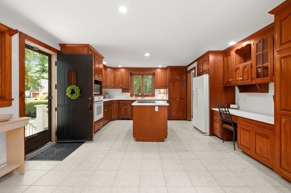11 Elginwood Road Peabody, MA 01960 - Photo 5 of 27