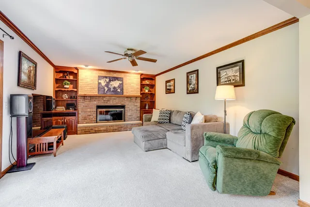 $400,000 | 619 North California Avenue, Mundelein, IL 60060