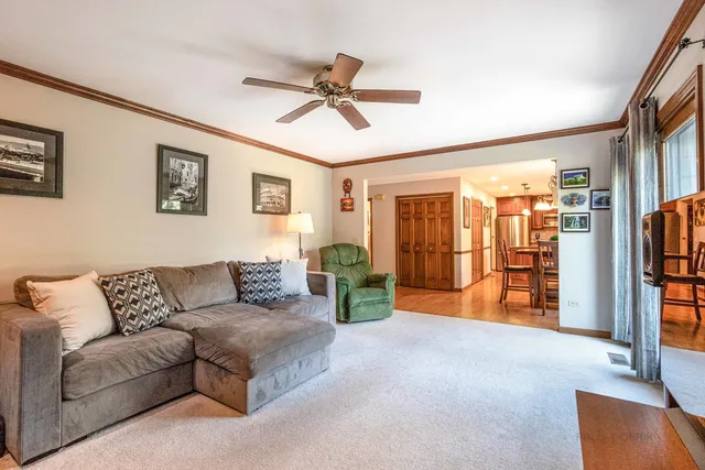 $400,000 | 619 North California Avenue, Mundelein, IL 60060