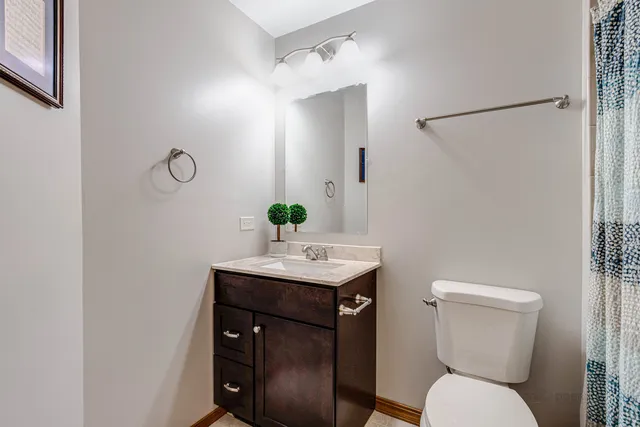 $400,000 | 619 North California Avenue, Mundelein, IL 60060