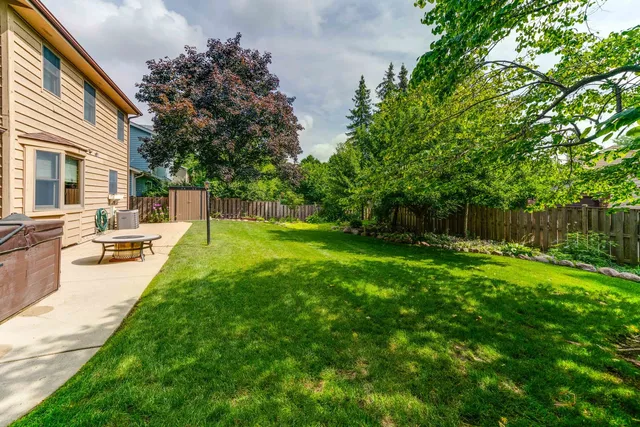 $400,000 | 619 North California Avenue, Mundelein, IL 60060