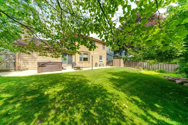 $400,000 | 619 North California Avenue, Mundelein, IL 60060