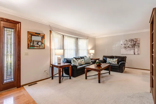 $400,000 | 619 North California Avenue, Mundelein, IL 60060