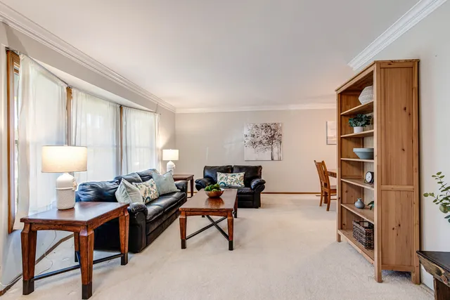 $400,000 | 619 North California Avenue, Mundelein, IL 60060